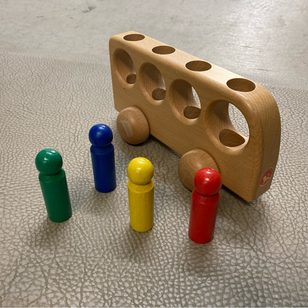 Kinder Kram Four Figures Wood Rolling School Bus